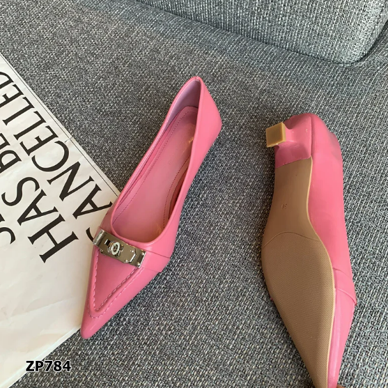 Zapato de tacón bajo color rosa y negro