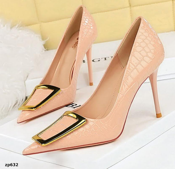 Zapato de tacón alto color rosa