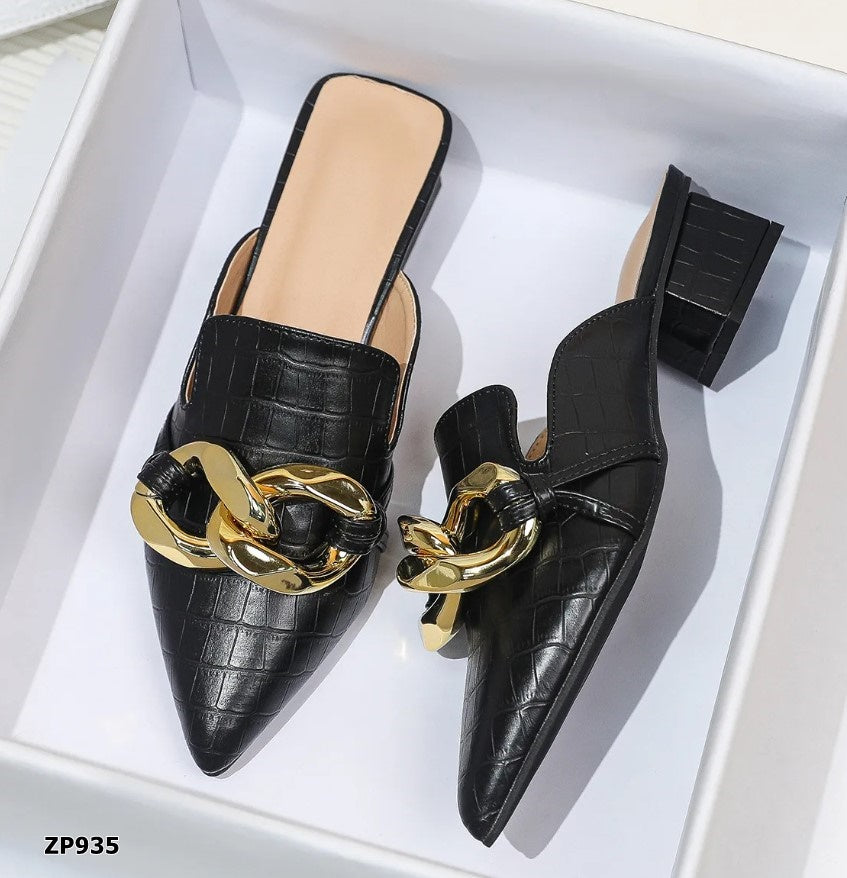 Zapato de tacón bajo color champagne y negro