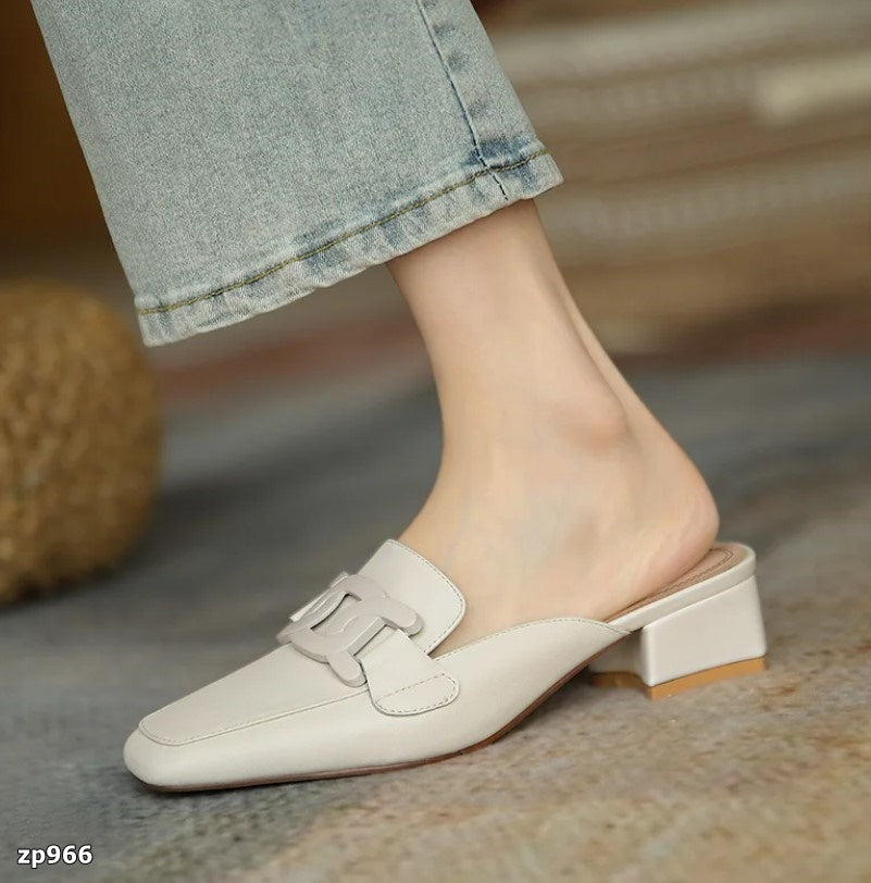 Zapato de tacón bajo color apricot y blanco
